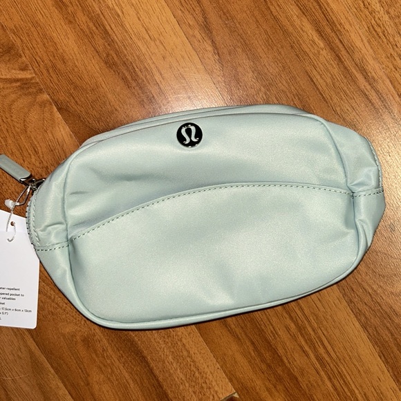 NWT Lululemon Athletica City Essentials Pouch
Mini ✨ASIA EXCLUSIVE ✨ - Picture 4 of 11